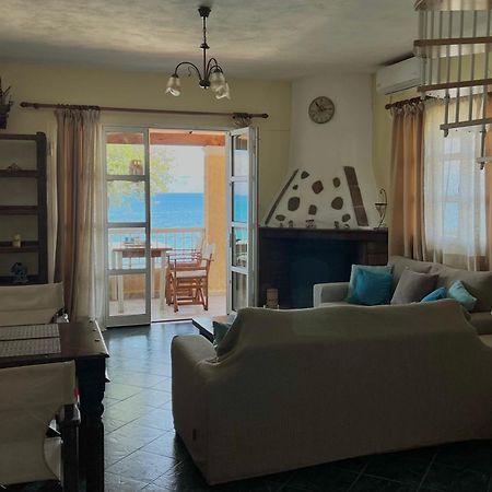 Kohyli Beachfront House Agia Pelagia Chlomou Bagian luar foto