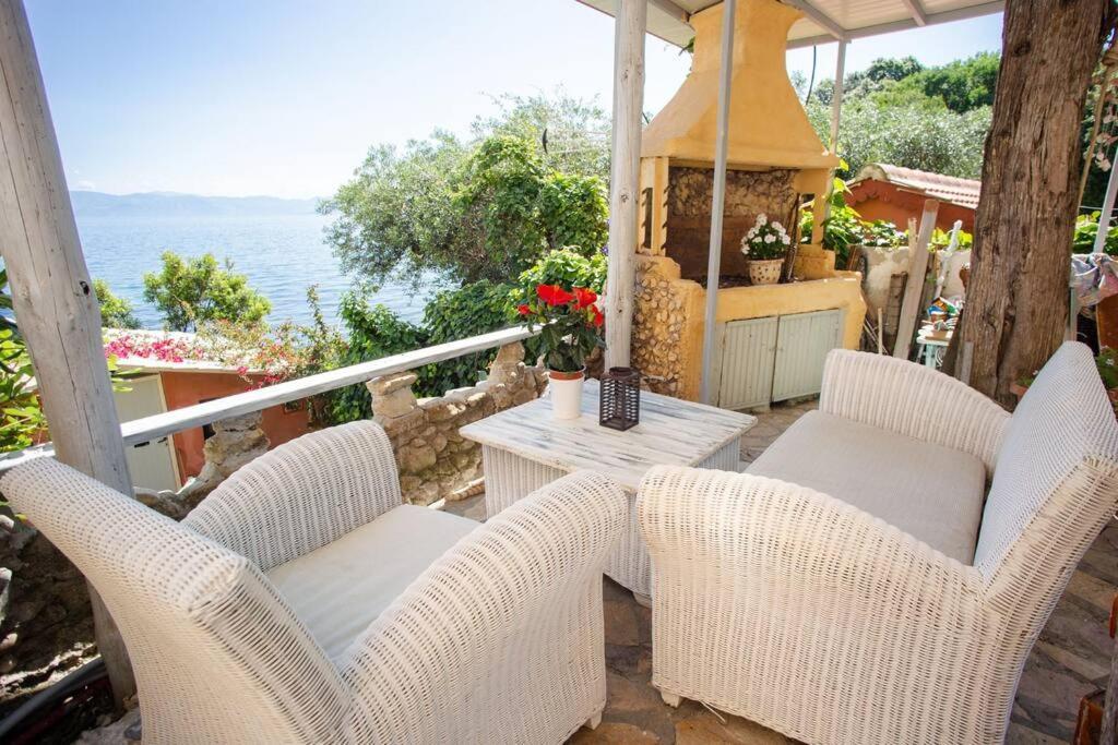 Kohyli Beachfront House Agia Pelagia Chlomou Bagian luar foto