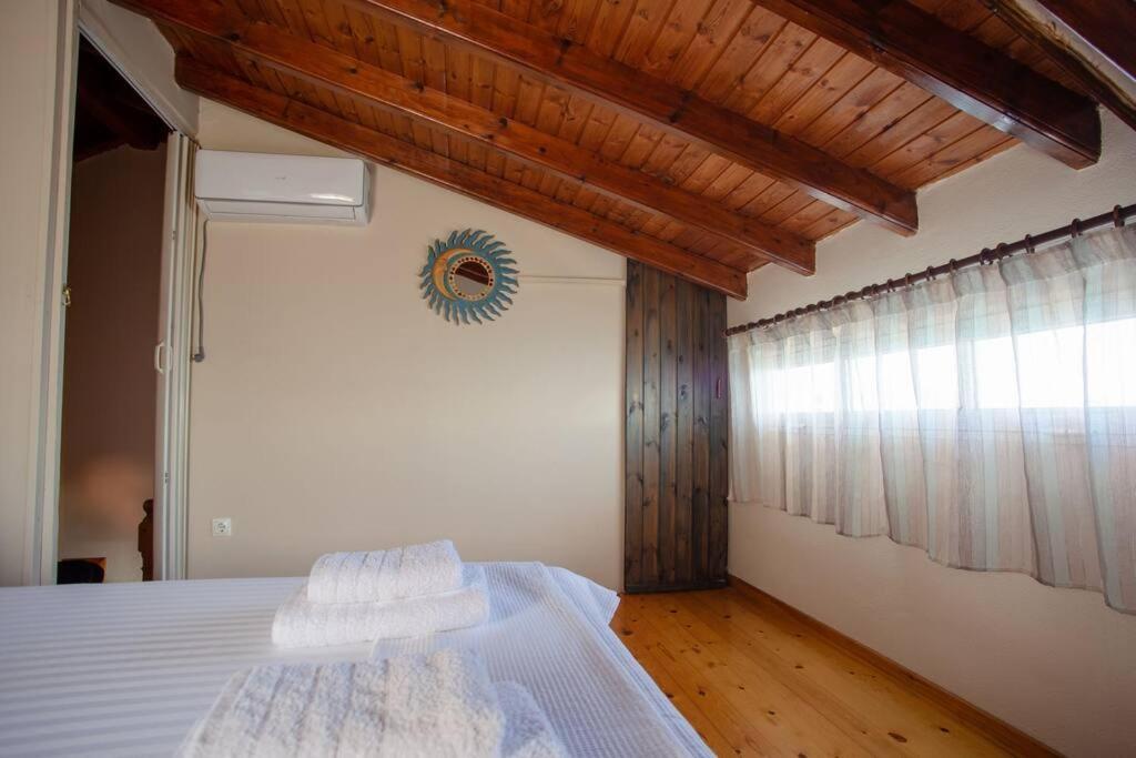 Kohyli Beachfront House Agia Pelagia Chlomou Bagian luar foto