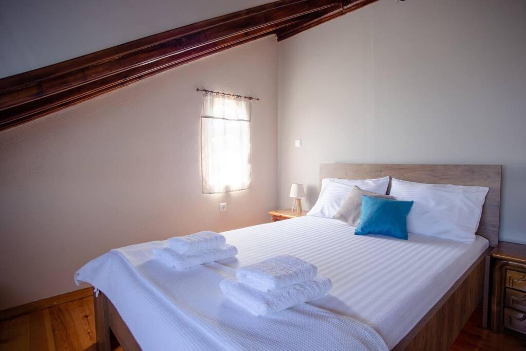 Kohyli Beachfront House Agia Pelagia Chlomou Bagian luar foto