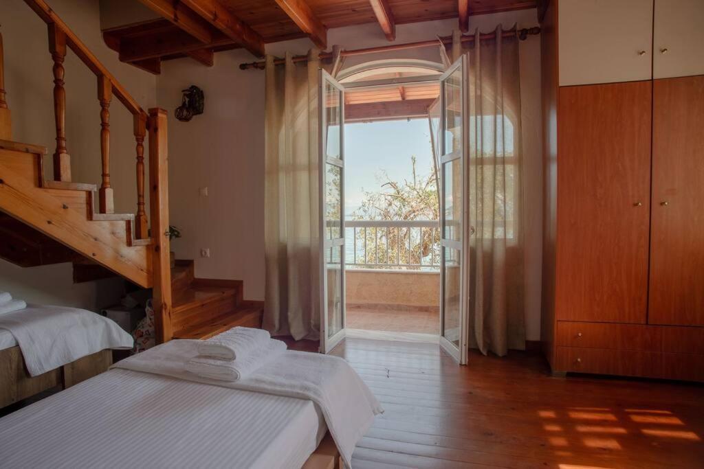 Kohyli Beachfront House Agia Pelagia Chlomou Bagian luar foto