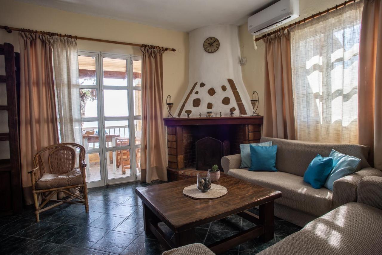 Kohyli Beachfront House Agia Pelagia Chlomou Bagian luar foto