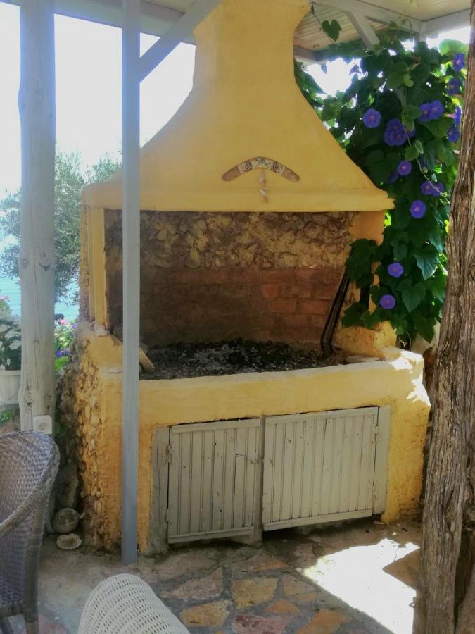 Kohyli Beachfront House Agia Pelagia Chlomou Bagian luar foto