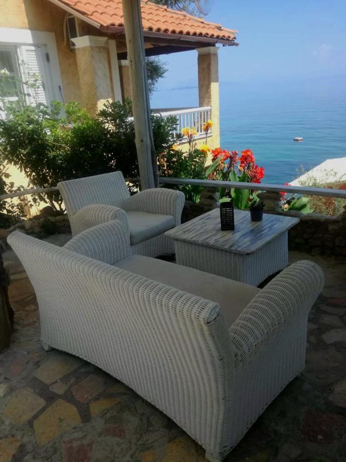 Kohyli Beachfront House Agia Pelagia Chlomou Bagian luar foto