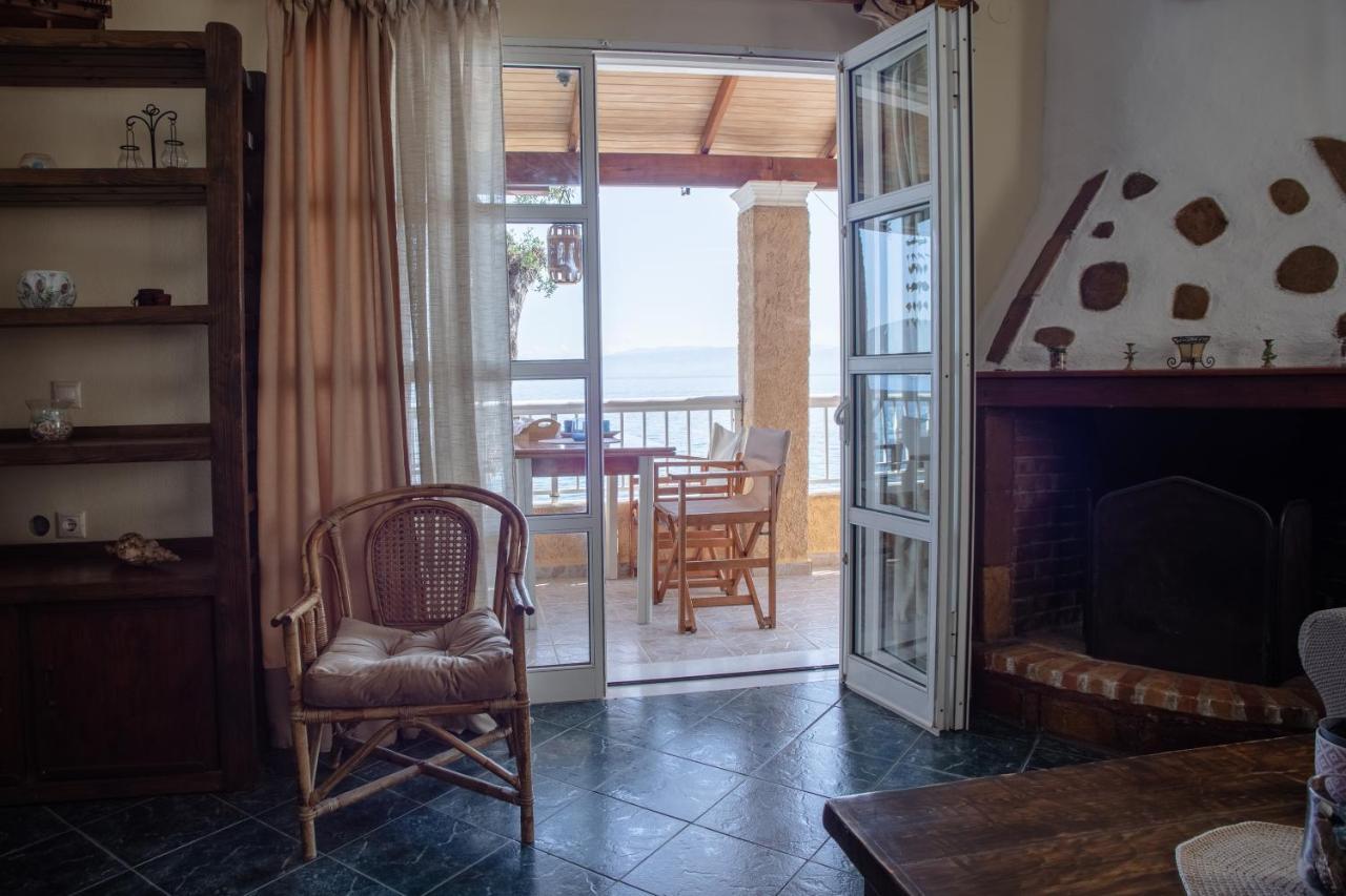 Kohyli Beachfront House Agia Pelagia Chlomou Bagian luar foto