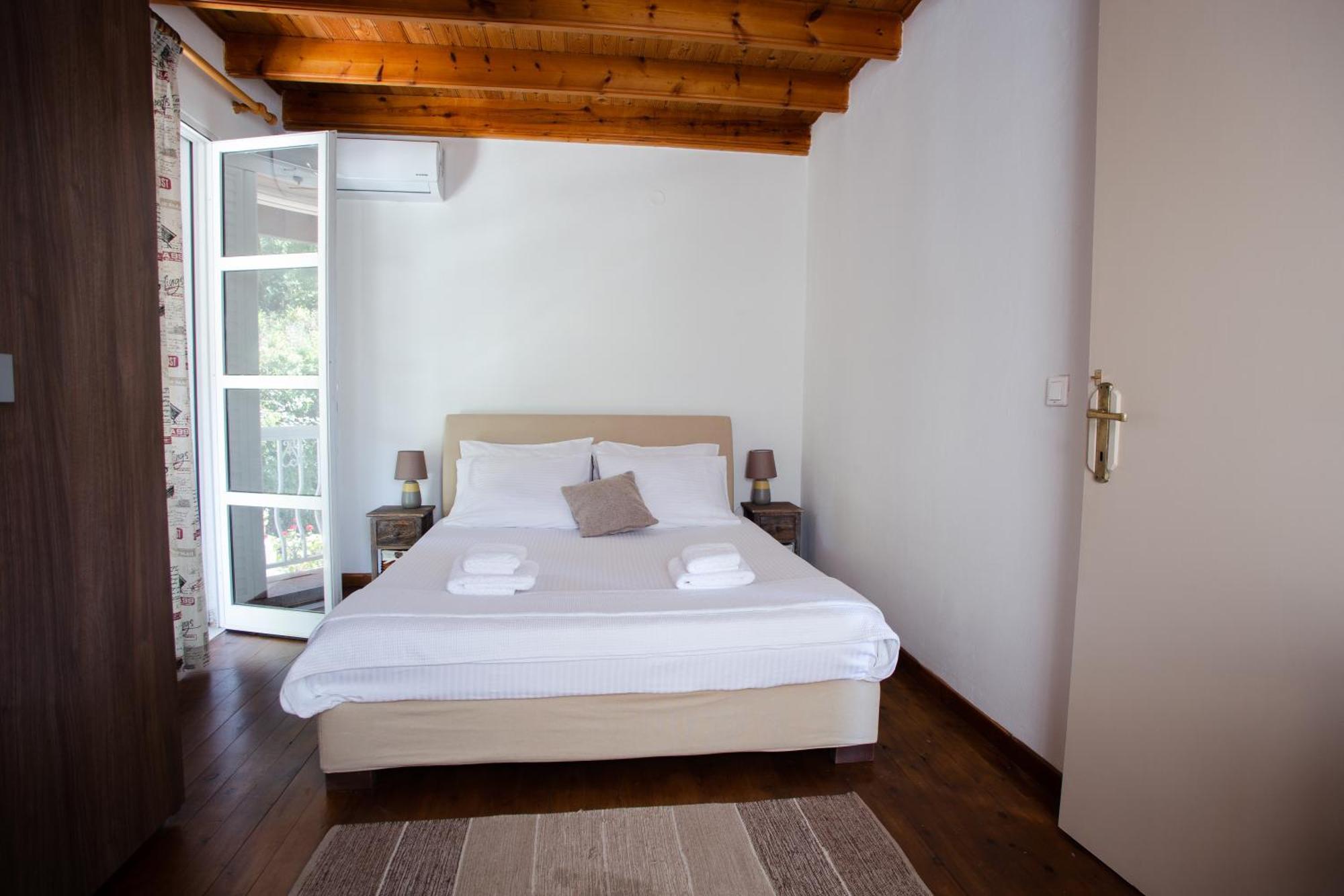 Kohyli Beachfront House Agia Pelagia Chlomou Bagian luar foto