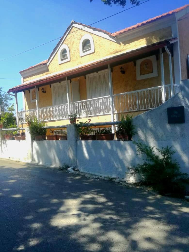 Kohyli Beachfront House Agia Pelagia Chlomou Bagian luar foto