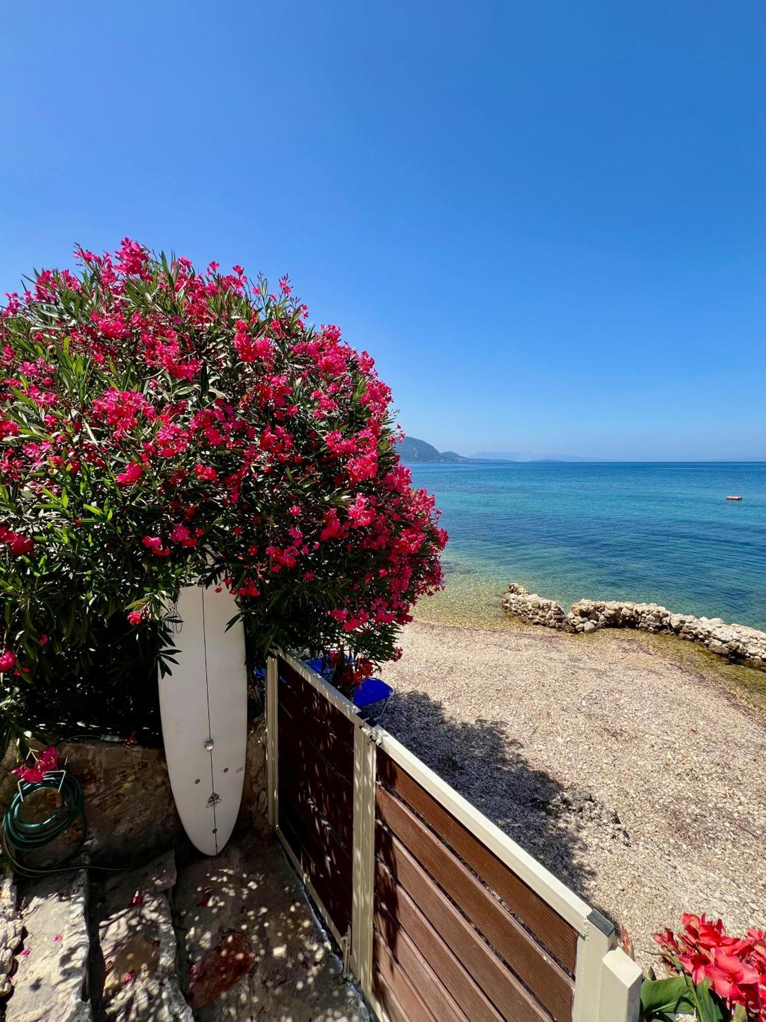 Kohyli Beachfront House Agia Pelagia Chlomou Bagian luar foto