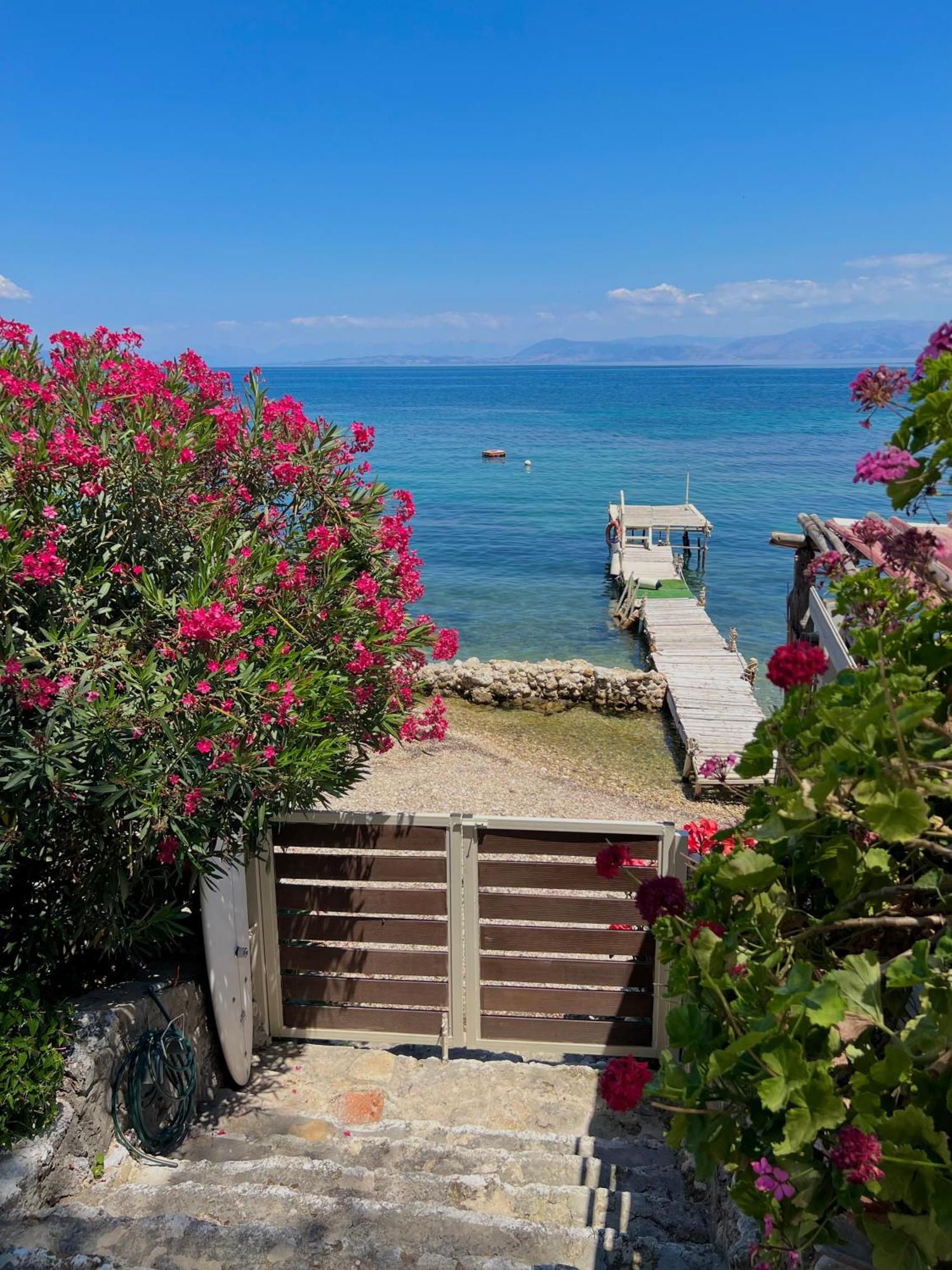 Kohyli Beachfront House Agia Pelagia Chlomou Bagian luar foto