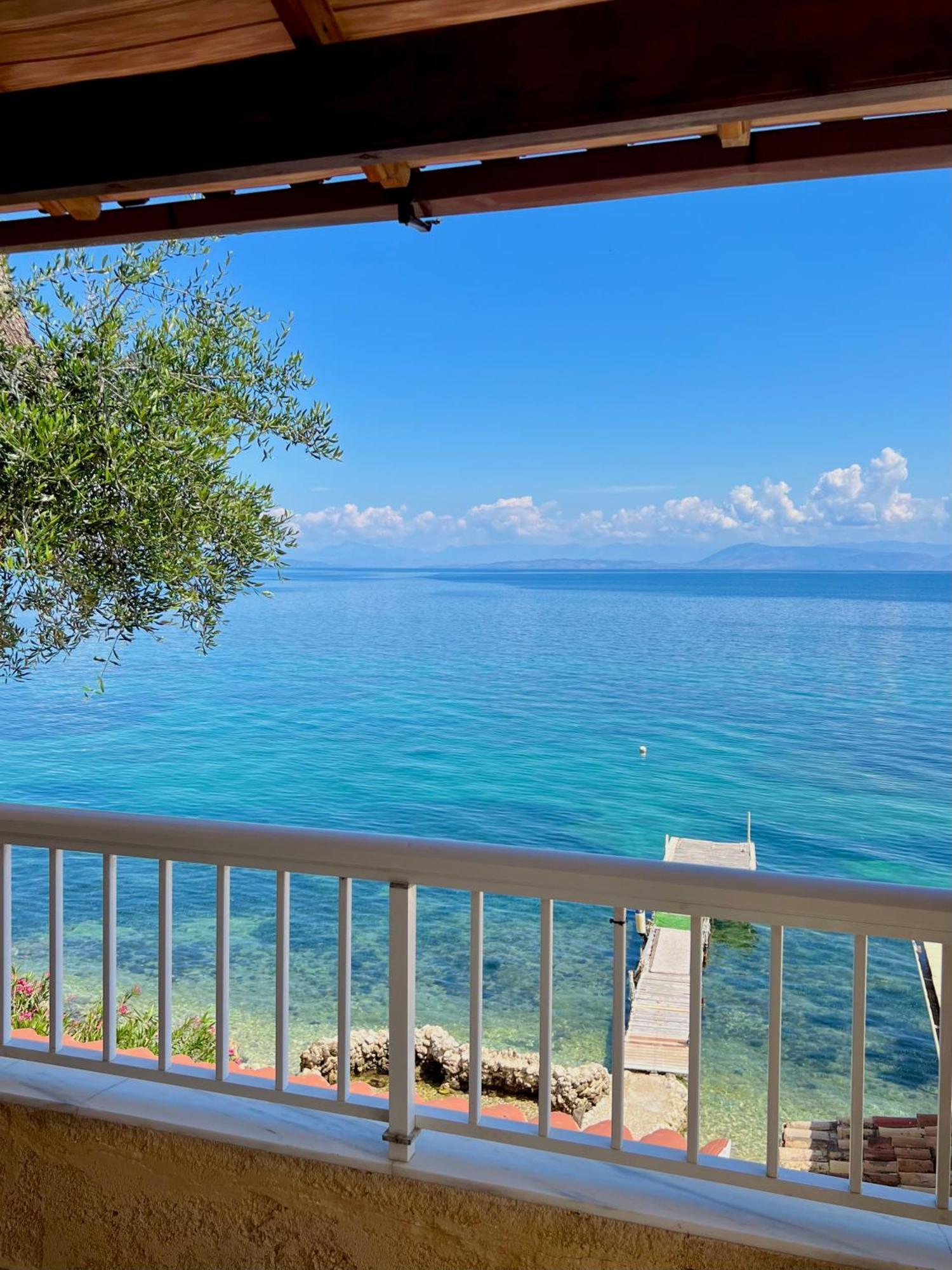Kohyli Beachfront House Agia Pelagia Chlomou Bagian luar foto