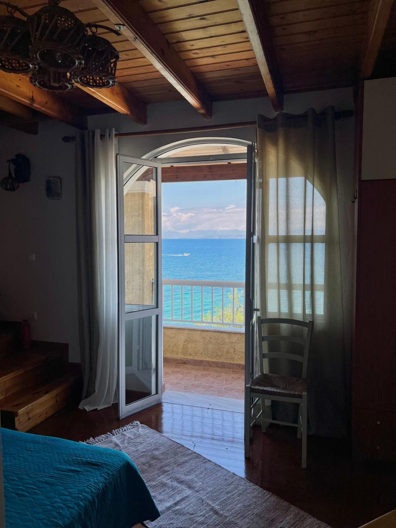 Kohyli Beachfront House Agia Pelagia Chlomou Bagian luar foto