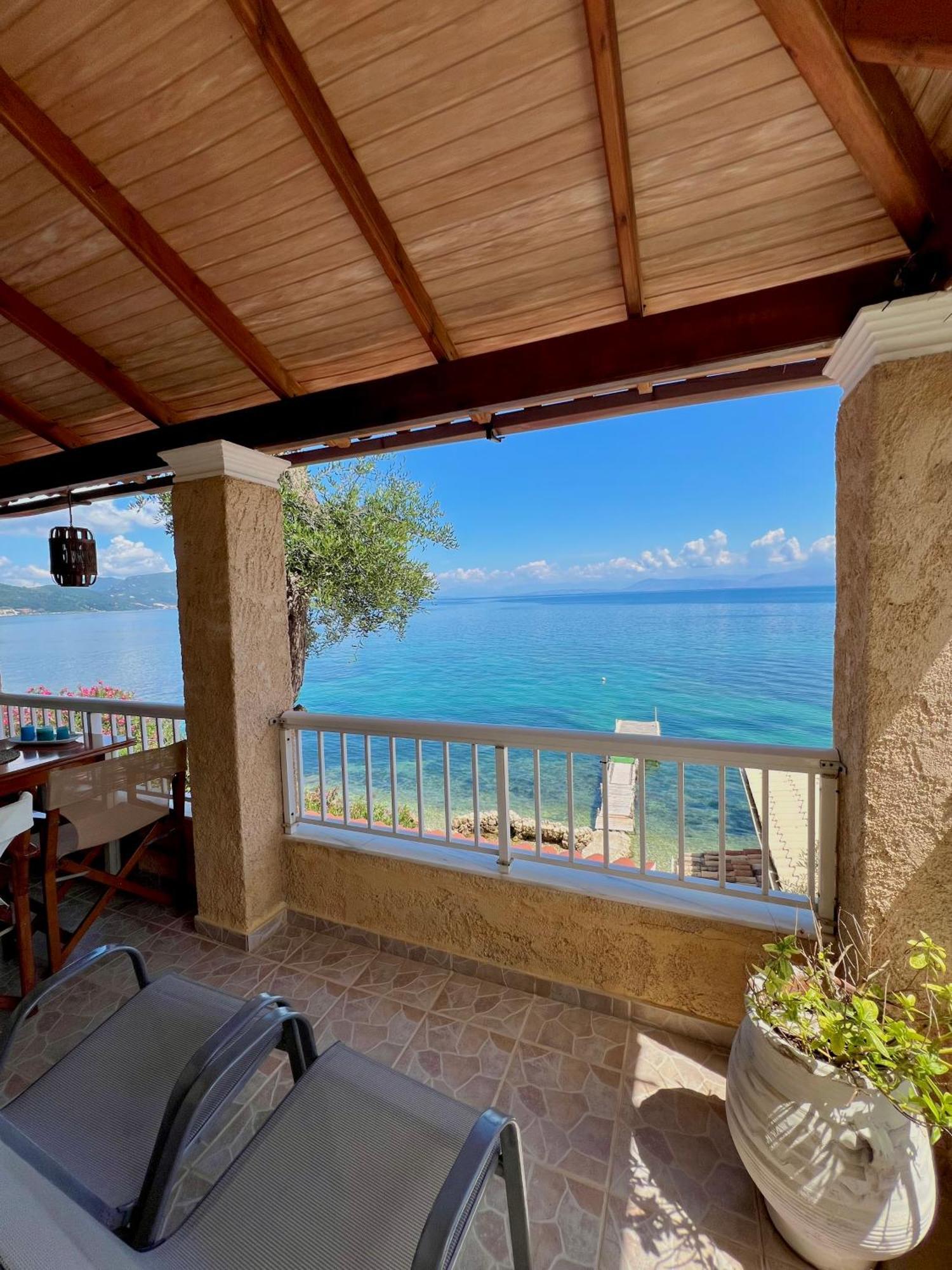 Kohyli Beachfront House Agia Pelagia Chlomou Bagian luar foto
