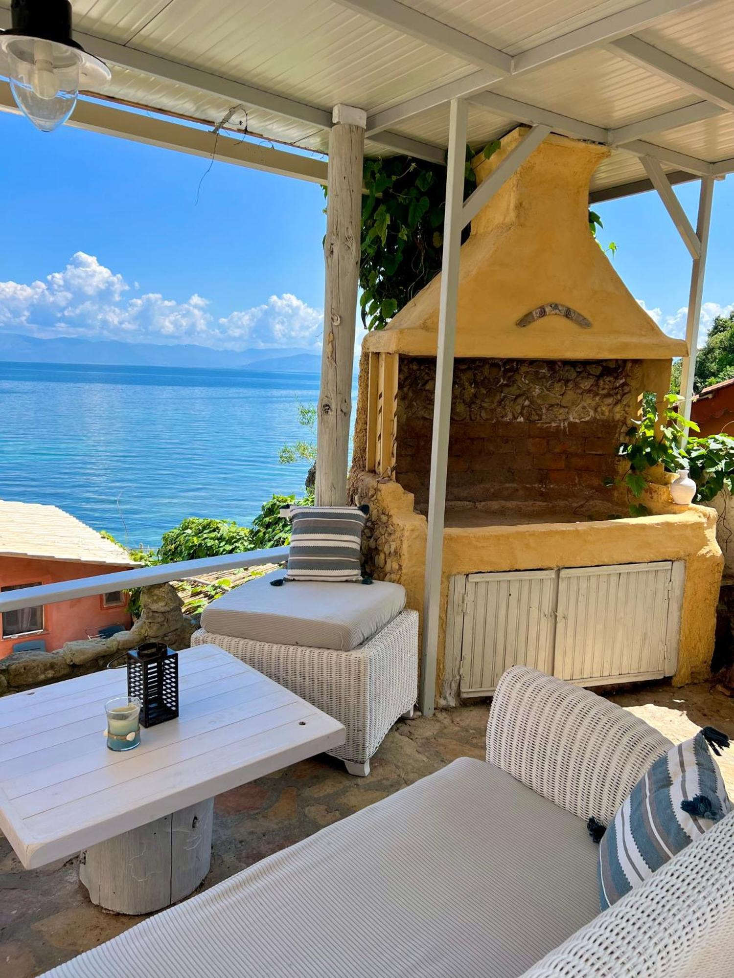 Kohyli Beachfront House Agia Pelagia Chlomou Bagian luar foto