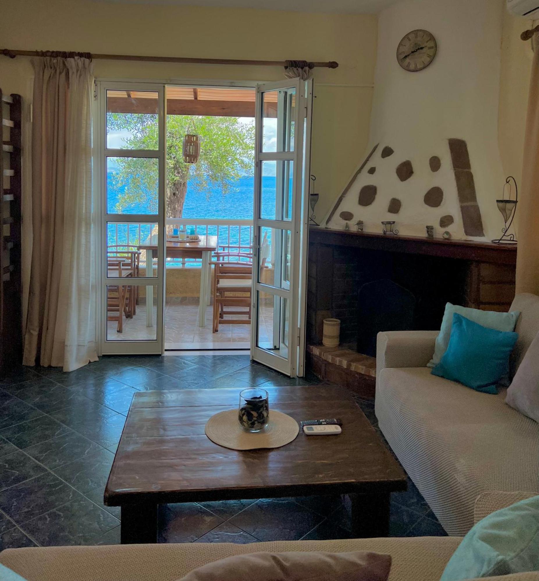 Kohyli Beachfront House Agia Pelagia Chlomou Bagian luar foto