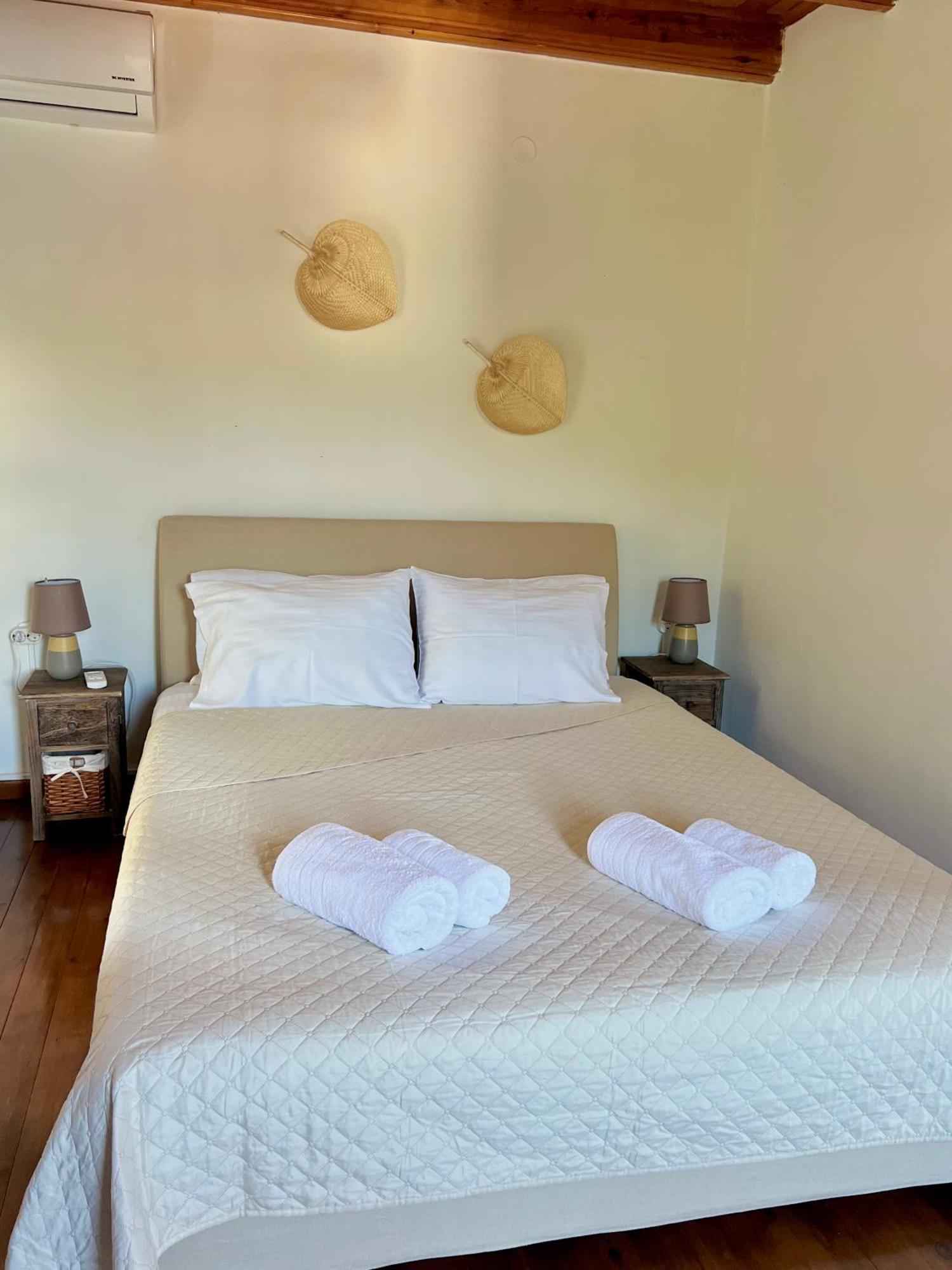 Kohyli Beachfront House Agia Pelagia Chlomou Bagian luar foto